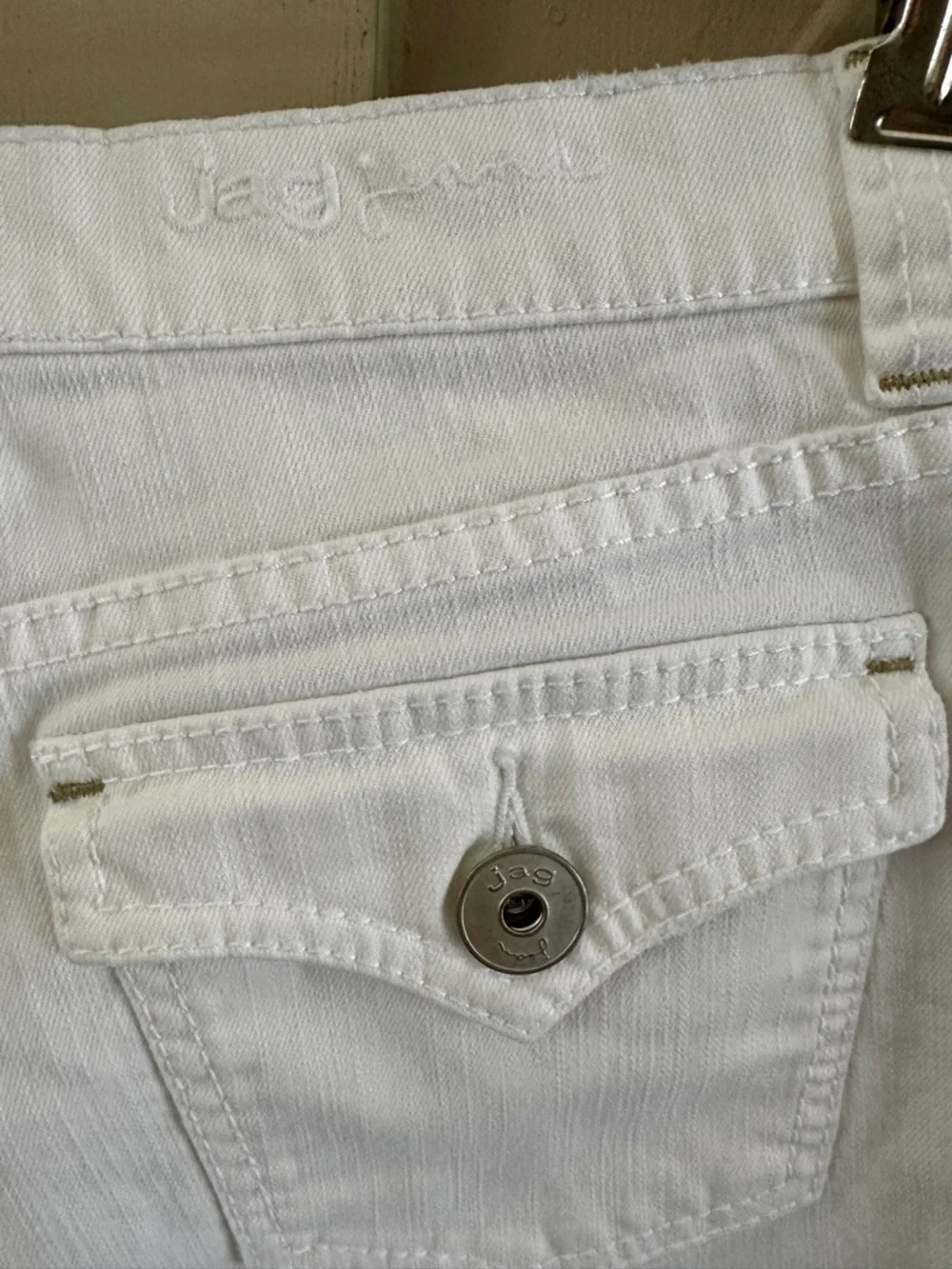 JAG White Bermuda Denim Shorts Women’s Size 10 Stretch Mid Rise Walking Shorts